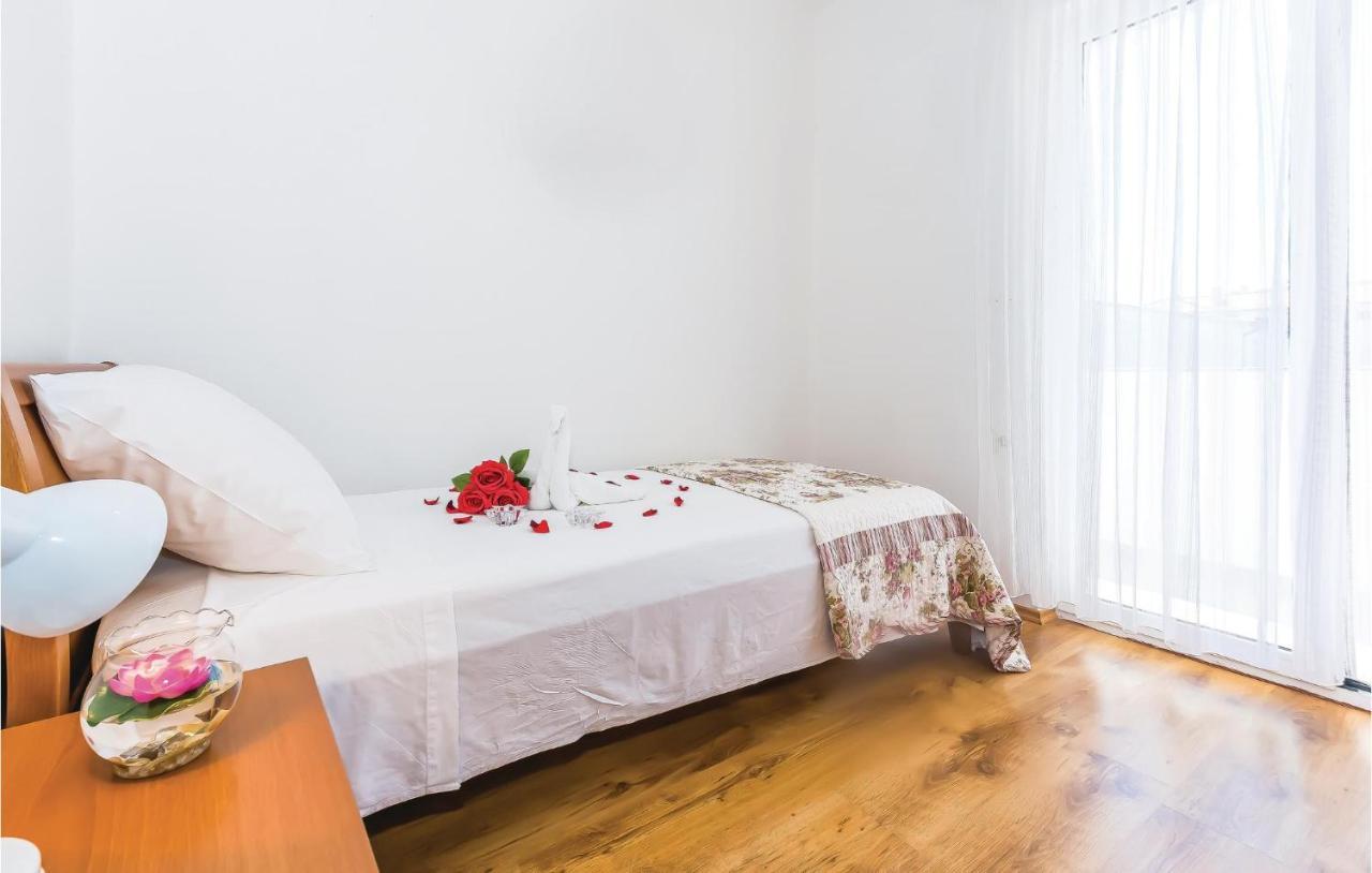 4 Bedroom Cozy Apartment In וודיצה מראה חיצוני תמונה