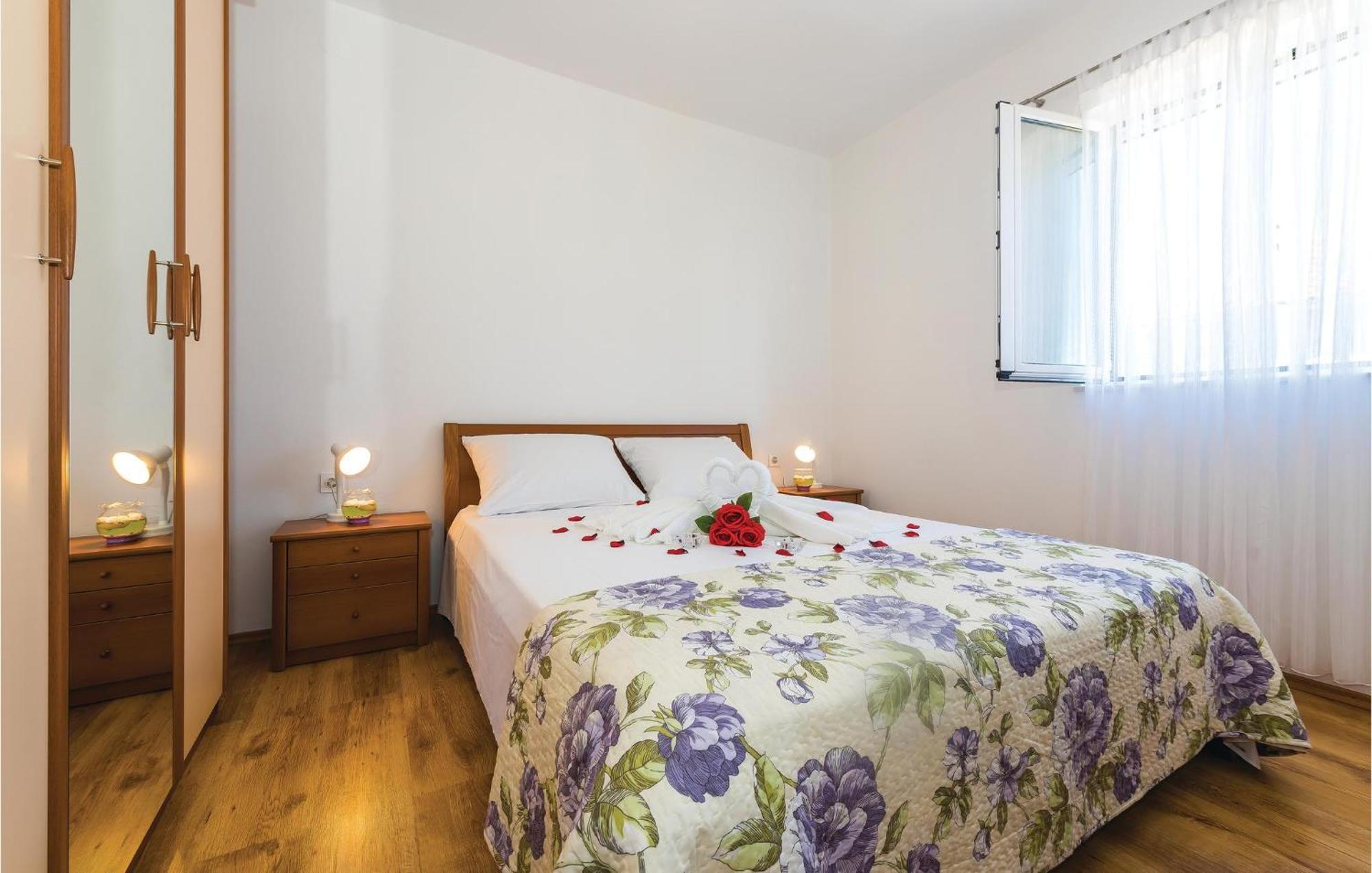 4 Bedroom Cozy Apartment In וודיצה מראה חיצוני תמונה